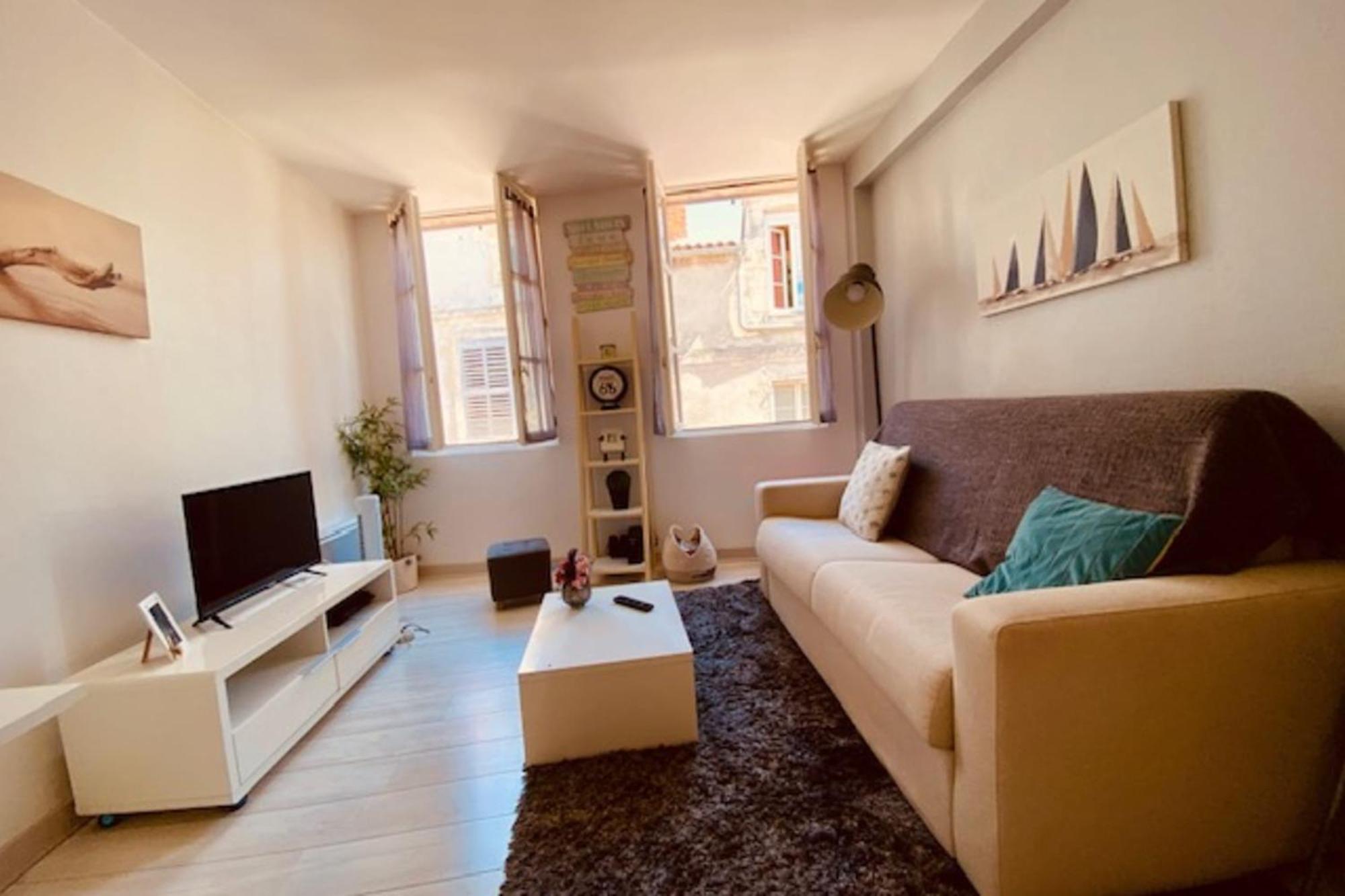 Bright Duplex 50m From The Port Of
